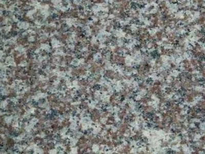 granit koloru biało brązowego 