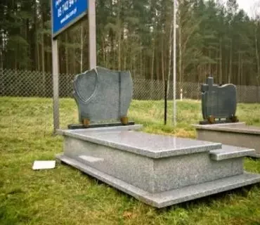 Nagrobek-05